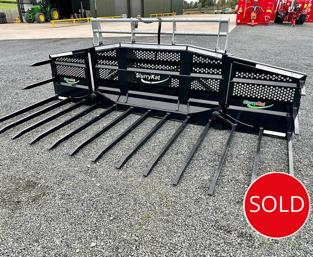 Ex display, shop-soiled 14ft folding silage fork/grape